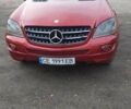 Мерседес М-Класс 2006 в Путиле на Automoto.ua Красный Мерседес М-Класс, объемом двигателя 2.99 л и пробегом 337 тыс. км за 12233 $, фото 12 на Automoto.ua