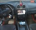 Мерседес М-Класс 2006 в Путиле на Automoto.ua Красный Мерседес М-Класс, объемом двигателя 2.99 л и пробегом 337 тыс. км за 12233 $, фото 4 на Automoto.ua