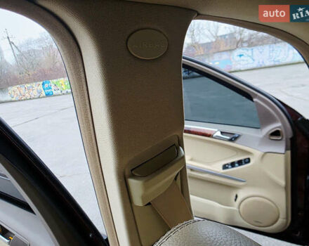 Красный Мерседес М-Класс, объемом двигателя 3.5 л и пробегом 266 тыс. км за 11499 $, фото 84 на Automoto.ua