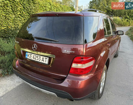 Красный Мерседес М-Класс, объемом двигателя 3.5 л и пробегом 175 тыс. км за 11500 $, фото 11 на Automoto.ua