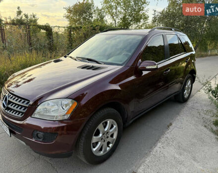 Красный Мерседес М-Класс, объемом двигателя 3.5 л и пробегом 175 тыс. км за 11500 $, фото 5 на Automoto.ua