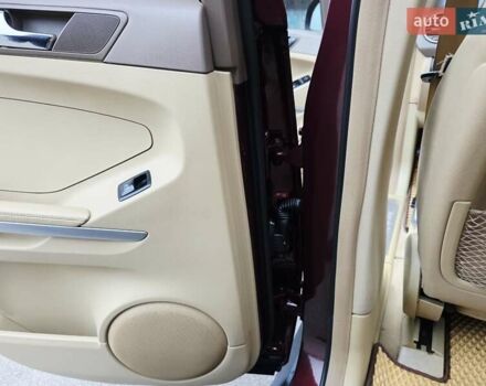 Красный Мерседес М-Класс, объемом двигателя 3.5 л и пробегом 266 тыс. км за 9333 $, фото 81 на Automoto.ua