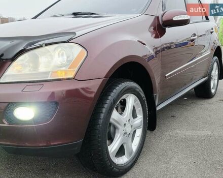 Красный Мерседес М-Класс, объемом двигателя 3.5 л и пробегом 266 тыс. км за 9333 $, фото 21 на Automoto.ua