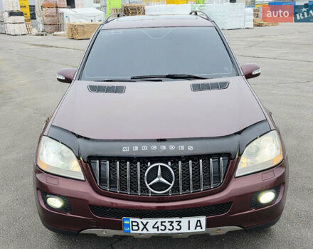 Красный Мерседес М-Класс, объемом двигателя 3.5 л и пробегом 266 тыс. км за 11499 $, фото 31 на Automoto.ua