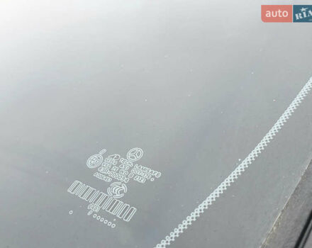 Красный Мерседес М-Класс, объемом двигателя 3.5 л и пробегом 266 тыс. км за 11499 $, фото 17 на Automoto.ua