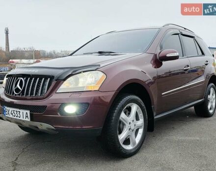 Красный Мерседес М-Класс, объемом двигателя 3.5 л и пробегом 266 тыс. км за 9333 $, фото 6 на Automoto.ua