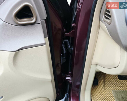 Красный Мерседес М-Класс, объемом двигателя 3.5 л и пробегом 266 тыс. км за 11499 $, фото 103 на Automoto.ua