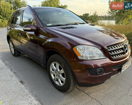 Красный Мерседес М-Класс, объемом двигателя 3.5 л и пробегом 175 тыс. км за 11500 $, фото 22 на Automoto.ua