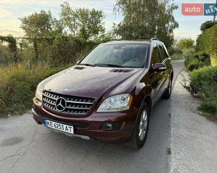 Красный Мерседес М-Класс, объемом двигателя 3.5 л и пробегом 175 тыс. км за 11500 $, фото 3 на Automoto.ua