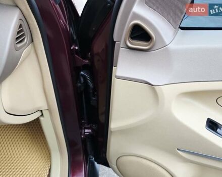 Красный Мерседес М-Класс, объемом двигателя 3.5 л и пробегом 266 тыс. км за 9333 $, фото 94 на Automoto.ua