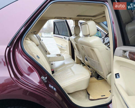 Красный Мерседес М-Класс, объемом двигателя 3.5 л и пробегом 266 тыс. км за 11499 $, фото 52 на Automoto.ua