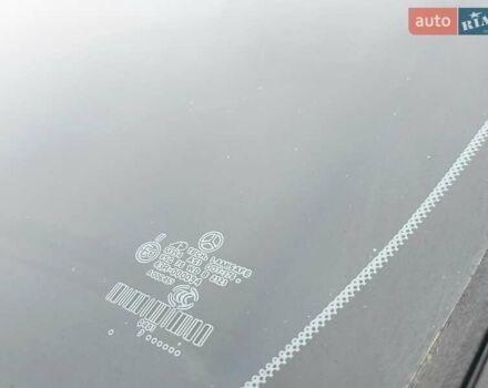 Красный Мерседес М-Класс, объемом двигателя 3.5 л и пробегом 266 тыс. км за 9333 $, фото 22 на Automoto.ua