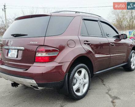 Красный Мерседес М-Класс, объемом двигателя 3.5 л и пробегом 266 тыс. км за 11499 $, фото 3 на Automoto.ua