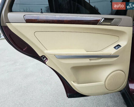 Красный Мерседес М-Класс, объемом двигателя 3.5 л и пробегом 266 тыс. км за 11499 $, фото 69 на Automoto.ua