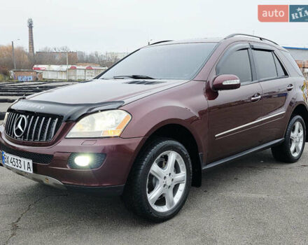 Красный Мерседес М-Класс, объемом двигателя 3.5 л и пробегом 266 тыс. км за 11499 $, фото 32 на Automoto.ua