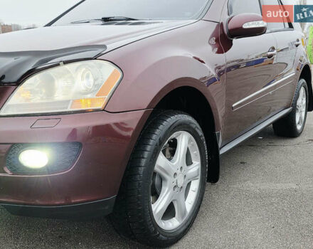 Красный Мерседес М-Класс, объемом двигателя 3.5 л и пробегом 266 тыс. км за 11499 $, фото 9 на Automoto.ua