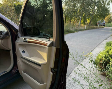 Красный Мерседес М-Класс, объемом двигателя 3.5 л и пробегом 175 тыс. км за 11500 $, фото 52 на Automoto.ua