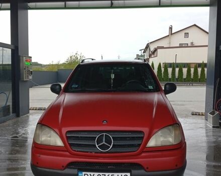 Красный Мерседес М-Класс, объемом двигателя 3.2 л и пробегом 264 тыс. км за 4850 $, фото 1 на Automoto.ua