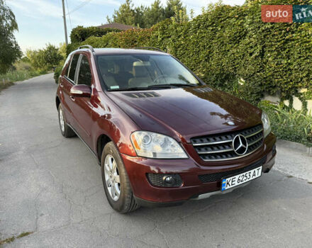 Красный Мерседес М-Класс, объемом двигателя 3.5 л и пробегом 175 тыс. км за 11500 $, фото 1 на Automoto.ua