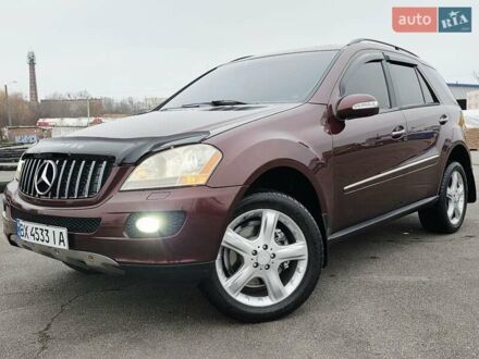 Красный Мерседес М-Класс, объемом двигателя 3.5 л и пробегом 266 тыс. км за 9333 $, фото 1 на Automoto.ua