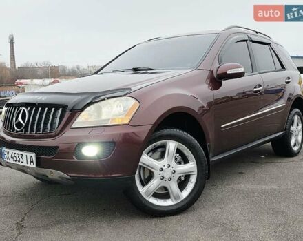 Красный Мерседес М-Класс, объемом двигателя 3.5 л и пробегом 266 тыс. км за 9333 $, фото 1 на Automoto.ua