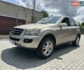 Желтый Мерседес М-Класс, объемом двигателя 3 л и пробегом 380 тыс. км за 5300 $, фото 2 на Automoto.ua