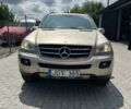 Желтый Мерседес М-Класс, объемом двигателя 3 л и пробегом 380 тыс. км за 5300 $, фото 3 на Automoto.ua