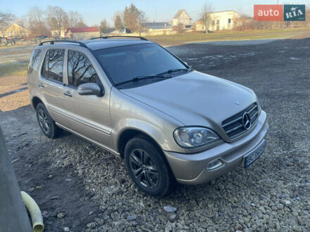 Жовтий Мерседес М-Клас, об'ємом двигуна 4 л та пробігом 289 тис. км за 7500 $, фото 1 на Automoto.ua