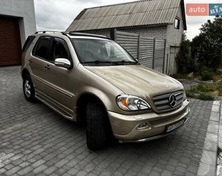 Желтый Мерседес М-Класс, объемом двигателя 4.97 л и пробегом 350 тыс. км за 5800 $, фото 1 на Automoto.ua