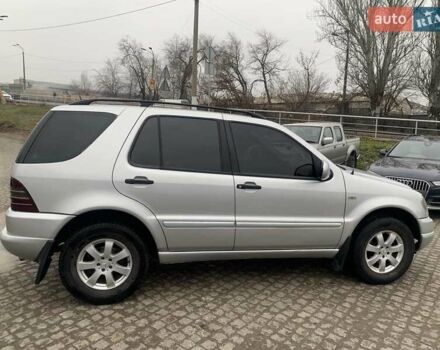 Серый Мерседес М-Класс, объемом двигателя 3.2 л и пробегом 295 тыс. км за 5100 $, фото 4 на Automoto.ua