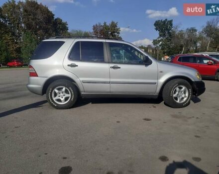 Серый Мерседес М-Класс, объемом двигателя 3.2 л и пробегом 399 тыс. км за 5200 $, фото 3 на Automoto.ua