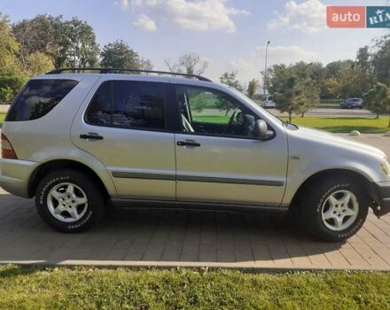 Серый Мерседес М-Класс, объемом двигателя 3.2 л и пробегом 399 тыс. км за 5200 $, фото 5 на Automoto.ua