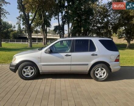 Серый Мерседес М-Класс, объемом двигателя 3.2 л и пробегом 399 тыс. км за 5200 $, фото 7 на Automoto.ua