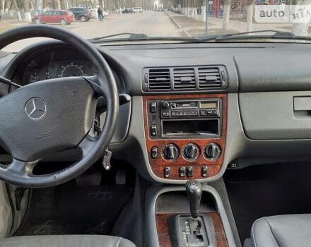 Серый Мерседес М-Класс, объемом двигателя 3.2 л и пробегом 399 тыс. км за 5200 $, фото 18 на Automoto.ua