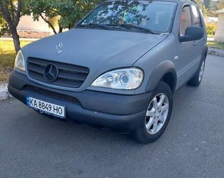 Серый Мерседес М-Класс, объемом двигателя 4.3 л и пробегом 375 тыс. км за 4000 $, фото 2 на Automoto.ua