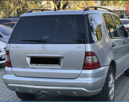 Серый Мерседес М-Класс, объемом двигателя 2.7 л и пробегом 338 тыс. км за 6200 $, фото 2 на Automoto.ua