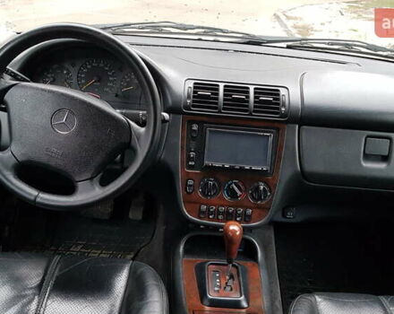 Серый Мерседес М-Класс, объемом двигателя 4.3 л и пробегом 257 тыс. км за 6500 $, фото 14 на Automoto.ua