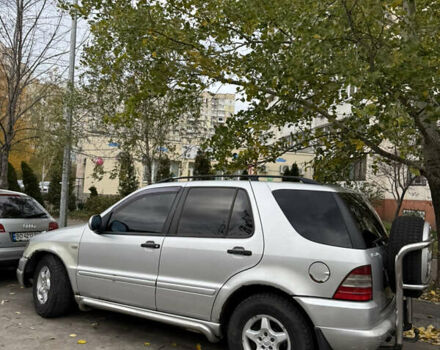 Серый Мерседес М-Класс, объемом двигателя 2.66 л и пробегом 385 тыс. км за 4500 $, фото 3 на Automoto.ua