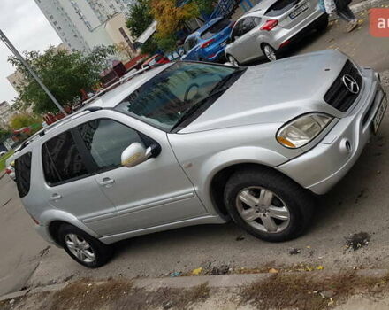 Серый Мерседес М-Класс, объемом двигателя 4.3 л и пробегом 257 тыс. км за 6500 $, фото 2 на Automoto.ua