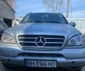 Серый Мерседес М-Класс, объемом двигателя 2.69 л и пробегом 450 тыс. км за 4800 $, фото 1 на Automoto.ua
