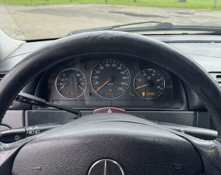 Сірий Мерседес М-Клас, об'ємом двигуна 2.7 л та пробігом 646 тис. км за 7500 $, фото 1 на Automoto.ua