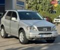 Сірий Мерседес М-Клас, об'ємом двигуна 2.7 л та пробігом 272 тис. км за 3999 $, фото 1 на Automoto.ua