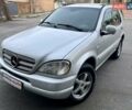 Серый Мерседес М-Класс, объемом двигателя 3.2 л и пробегом 290 тыс. км за 5499 $, фото 1 на Automoto.ua