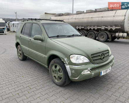 Серый Мерседес М-Класс, объемом двигателя 2.7 л и пробегом 336 тыс. км за 3700 $, фото 1 на Automoto.ua