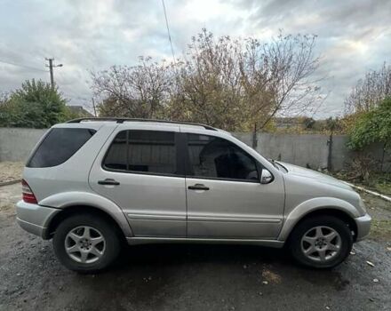 Серый Мерседес М-Класс, объемом двигателя 2.69 л и пробегом 357 тыс. км за 7600 $, фото 2 на Automoto.ua