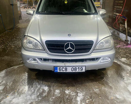 Серый Мерседес М-Класс, объемом двигателя 2.7 л и пробегом 400 тыс. км за 2000 $, фото 2 на Automoto.ua