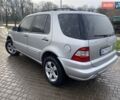Серый Мерседес М-Класс, объемом двигателя 4 л и пробегом 390 тыс. км за 6300 $, фото 1 на Automoto.ua