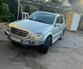 Сірий Мерседес М-Клас, об'ємом двигуна 5 л та пробігом 283 тис. км за 5700 $, фото 1 на Automoto.ua
