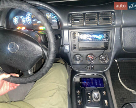 Серый Мерседес М-Класс, объемом двигателя 2.7 л и пробегом 400 тыс. км за 2000 $, фото 6 на Automoto.ua