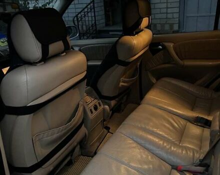 Серый Мерседес М-Класс, объемом двигателя 2.69 л и пробегом 357 тыс. км за 7600 $, фото 4 на Automoto.ua